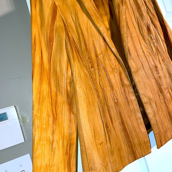 Size 6 %100 Leather Blazer Never Worn - Picture 3 of 3